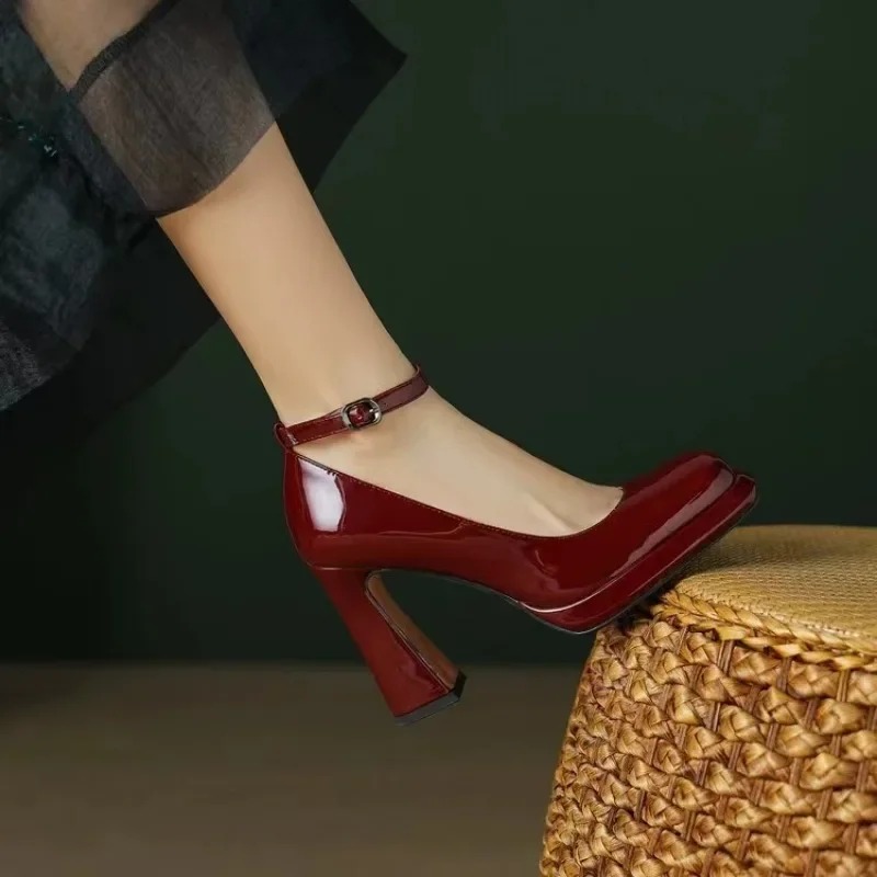 Zapatos de tacón alto a la mod - Leather Classic Strap reseña y precio